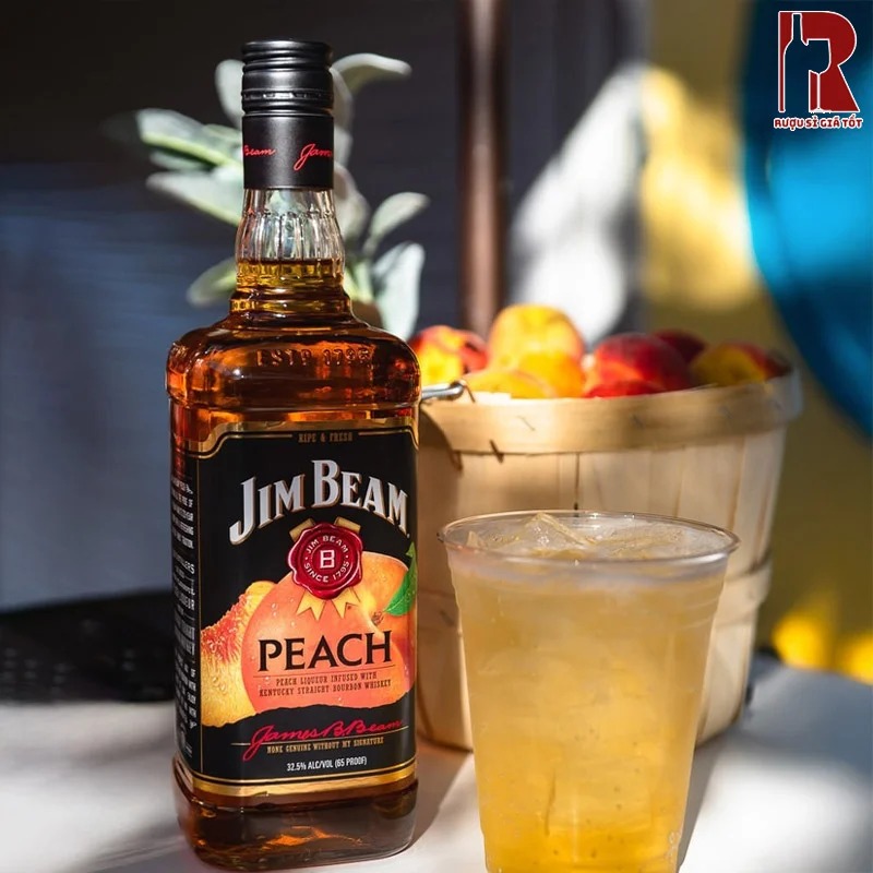 Jim Beam Peach nhẹ nhàng và dễ uống với nồng độ cồn chỉ 32.5%