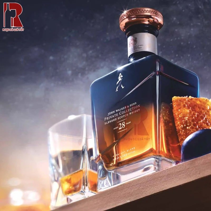 John Walker & Sons Private Collection 28 Năm mang đến hương vị đa tầng kèm mùi thơm phong phú