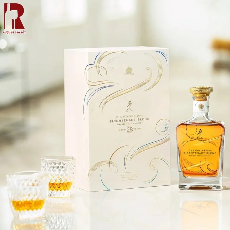 Johnnie Walker & Sons Bicentenary Blend 28 Year Old có vẻ ngoài màu trắng be sang trọng và đẳng cấp