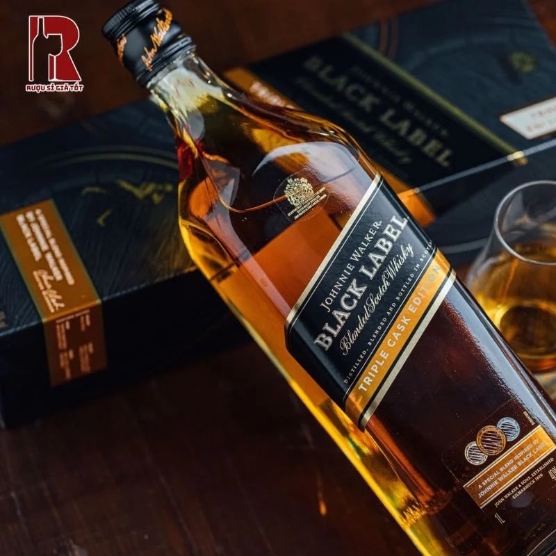 Johnnie Walker Black Label Triple Cask Edition sở hữu các tầng hương vị phong phú nhờ quá trình ủ đặc biệt