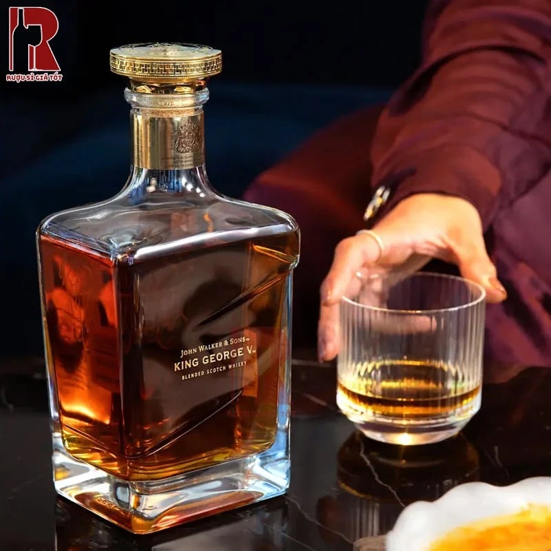 Johnnie Walker & Sons King George V là chai rượu mang đậm dấu ấn hoàng gia
