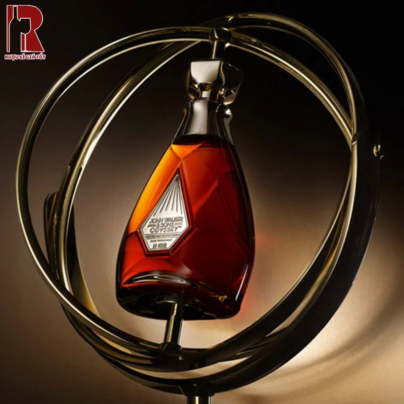 Johnnie Walker & Sons Odyssey mang đến các nốt hương thơm của trái cây và hoa quả