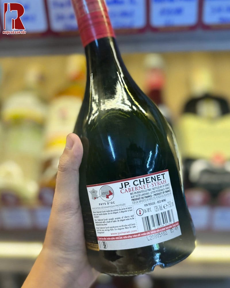 Thiết Kế Cổ Chai Nghiêng Độc Quyền Của JP Chenet Cabernet Syrah