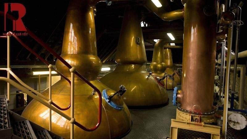 Nhà máy chưng cất rượu Chivas