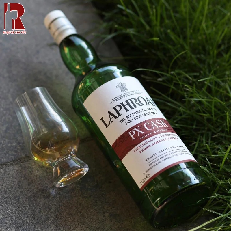 Laphroaig PX Cask được chưng cất trong thùng ex-Bourbon, Quarter cask và Pedro Ximénez nhằm đem lại hương thơm phong phú
