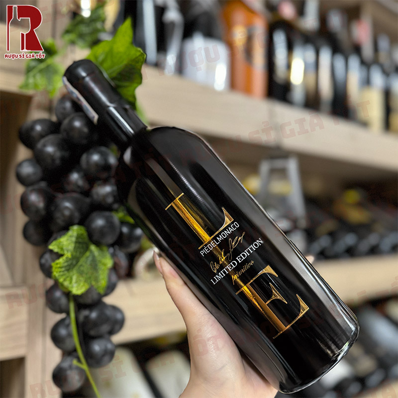 LE Limited Edition Primitivo nổi bật với hương vị đậm đà và các tầng mùi hương của trái cây chín