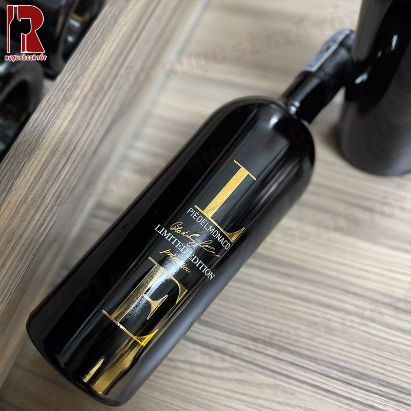 LE Limited Edition Primitivo là chai vang hoàn hảo để đi kèm với các món thịt đỏ vì sự đậm đà và mùi hương trái cây đen