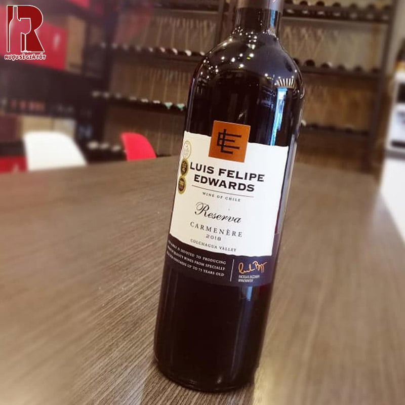 Luis Felipe Edwards Reserva Carmenere là chai vang hoàn hảo để dùng kèm các món ăn từ thịt đỏ