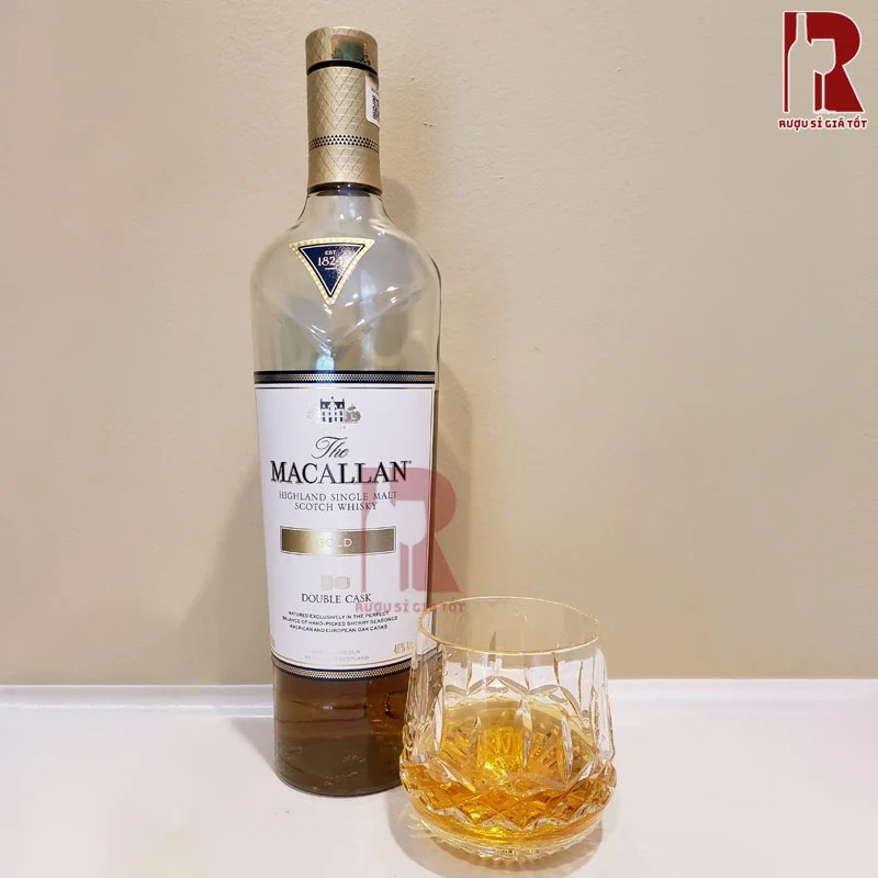 Rượu Macallan Gold Double Cask nên được uống nguyên chất hoặc thêm vài viên đá lạnh để tăng sự mát lạnh