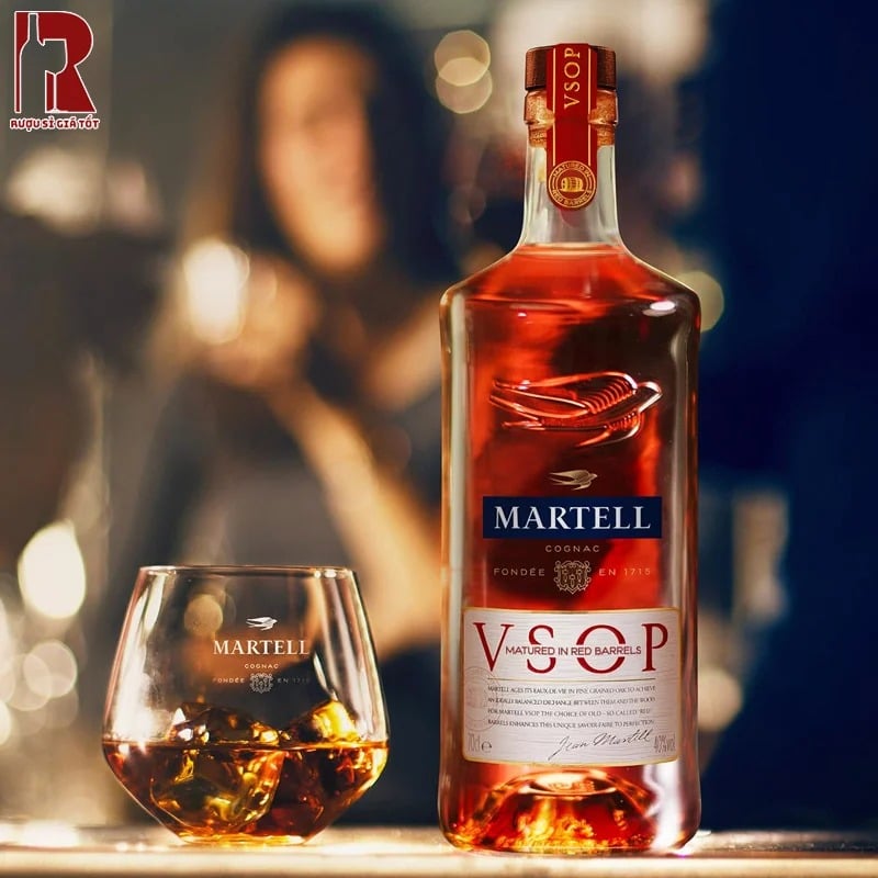 Rượu Martell VSOP Red Barrel nên được uống nguyên chất để tận hưởng trọn vẹn sự cao cấp và phong phú của vị rượu