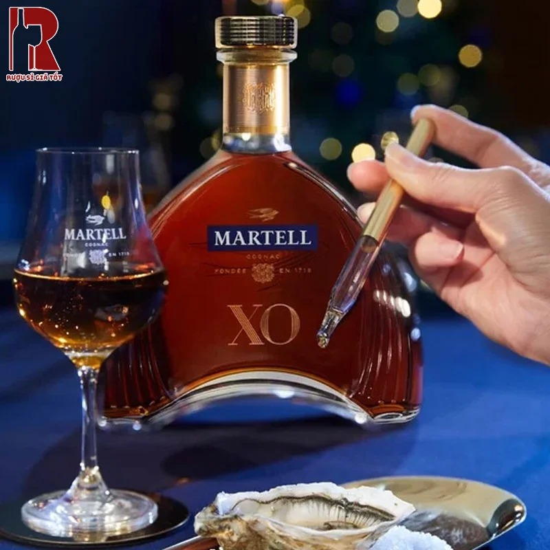 Rượu Martell XO ra đời từ sự kết hợp hoàn hảo giữa các loại eaux-de-vie quý giá, đem đến vị rượu đậm đà