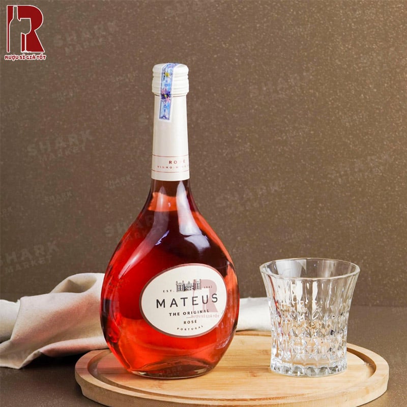 Mateus phù hợp cho đa dạng thực khách bởi vị rượu nhẹ nhàng, dễ uống