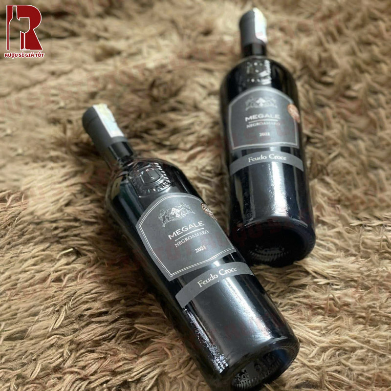 Megale Negroamaro Salento Nhãn Đen nên được sử dụng kèm với các món thịt đỏ hoặc các món ăn đậm vị