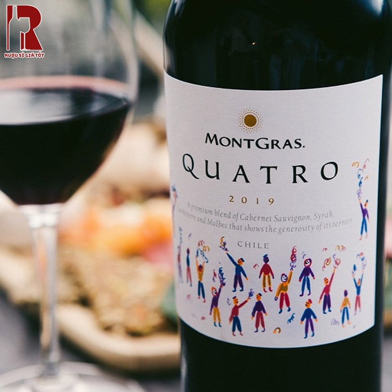 MontGras Quatro Blend là chai vang dễ thưởng thức, phù hợp cho đa dạng các buổi tiệc