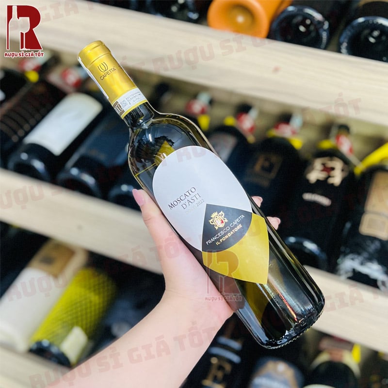 Moscato d’Asti Capetta đem đến vị rượu ngọt nhẹ dễ chịu, phù hợp cho đa dạng thực khách