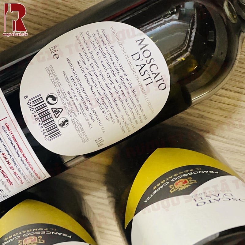Moscato d’Asti Capetta không ngọt gắt và có độ chua nhẹ giúp cân bằng trong khoang miệng