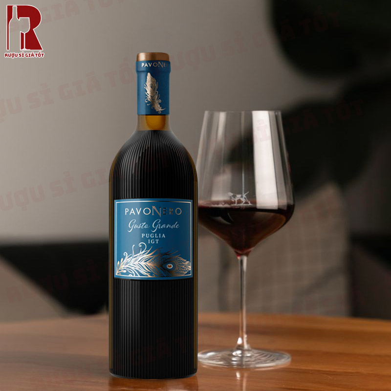 PavoNero Gusto Grande Rosso Puglia IGT đem đến vị rượu nồng nàn, đậm đà nhưng vẫn dễ chịu