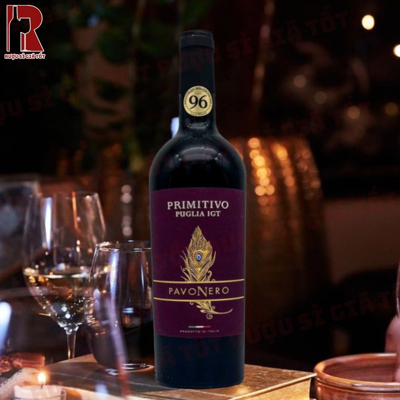 Chai PavoNero Primitivo Puglia IGT không gây cảm giác gắt hay nồng, mà lại khá êm ái