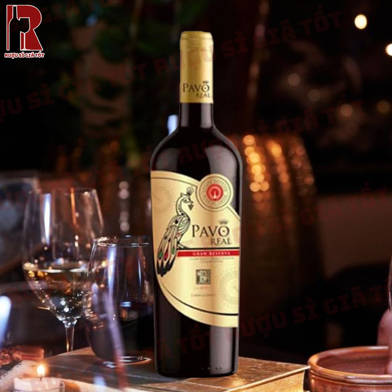 Quy trình sản xuất các chai Pavo Real Cabernet Sauvignon Carmenere Gran Reserva vô cùng tỉ mỉ với thời gian kéo dài