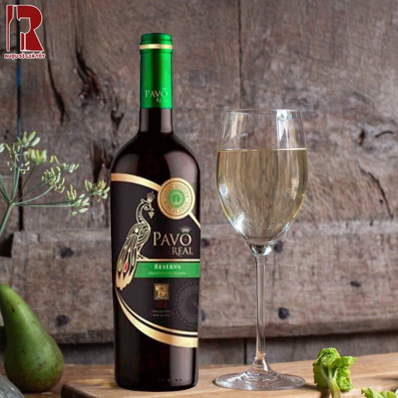 Pavo Real Sauvignon Blanc Reserva sở hữu cấu trúc chắc chắn cùng vị chua nhẹ, không quá gắt