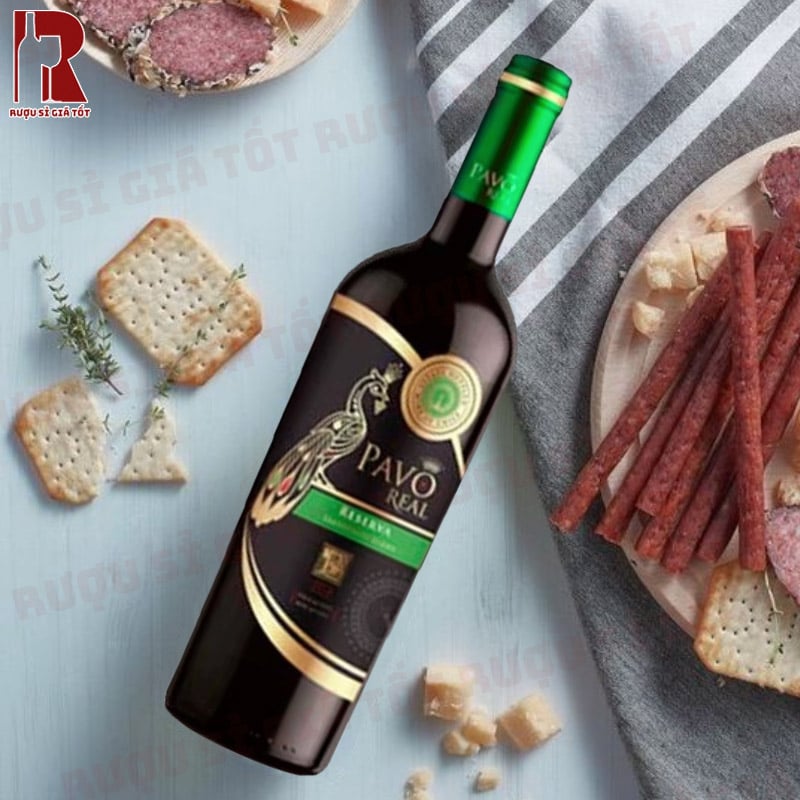 Pavo Real Sauvignon Blanc Reserva đem đến mùi hương phong phú của trái cây nhiệt đới