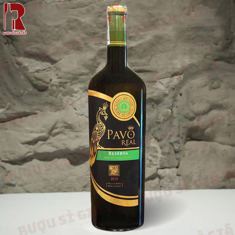 Chai vang Pavo Real Sauvignon Blanc Varietals phù hợp với đa dạng món ăn, từ món Âu đến món Việt