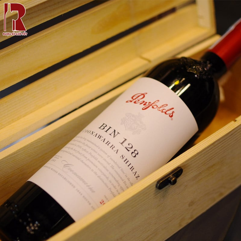 Penfolds Bin 128 Shiraz là một chai vang đỏ cá tính với các tầng hương phong phú