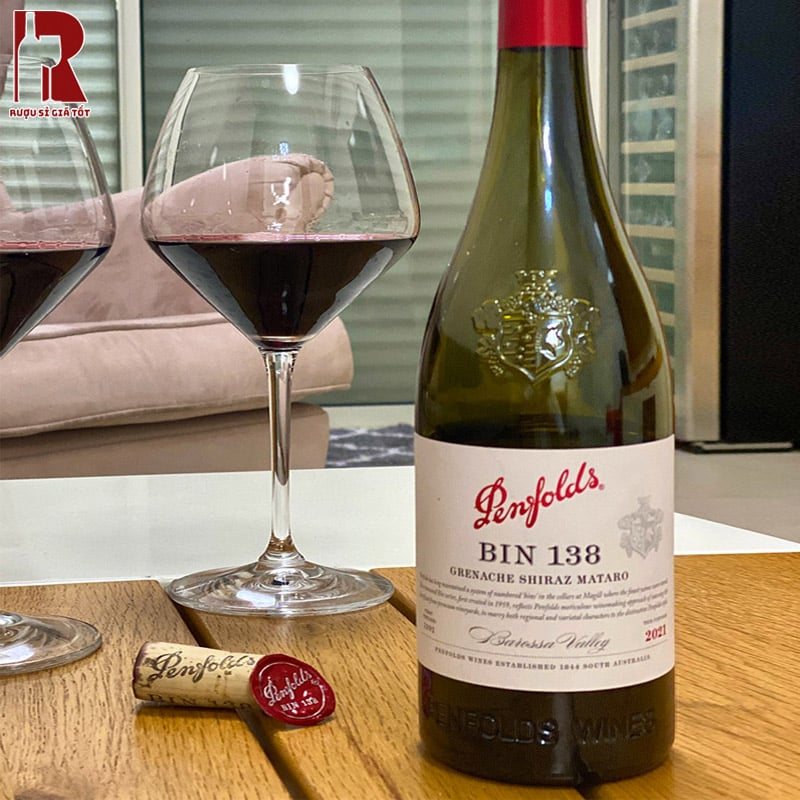 Penfolds Bin 138 Shiraz Mataro nổi bật với cấu trúc rượu phức tạp và chiều sâu của rượu