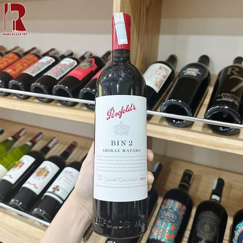 Penfolds Bin 2 Shiraz Mataro sẽ mở ra các nốt hương thoang thoảng của trái cây chín đen và vị rượu mềm mại