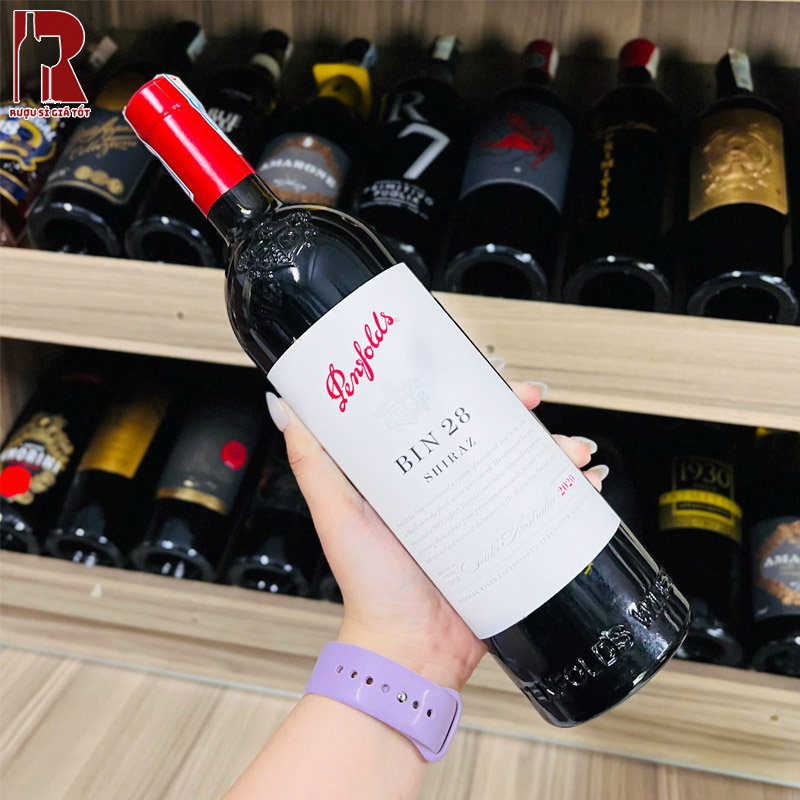 Penfolds Bin 28 Kalimna Shiraz là đại diện cho phong cách vang Úc mạnh mẽ và phong phú