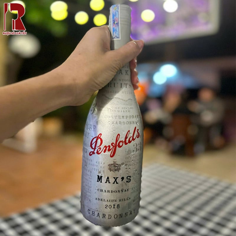 Penfolds Max’s Chardonnay được sản xuất từ các giống nho cao cấp nhất và chọn lọc kĩ càng