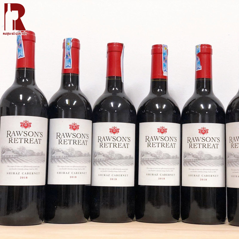 Rượu Penfolds Rawson's Retreat Shiraz Cabernet nên được cho thở khoảng 30 phút trong bình decanter để hương thơm có thể bung nở