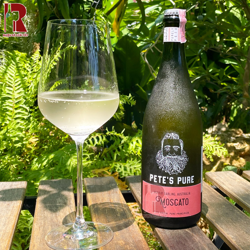 Chai vang nổ Petes Pure Moscato sẽ mang đến sự trẻ trung, tươi mới và mát mẻ