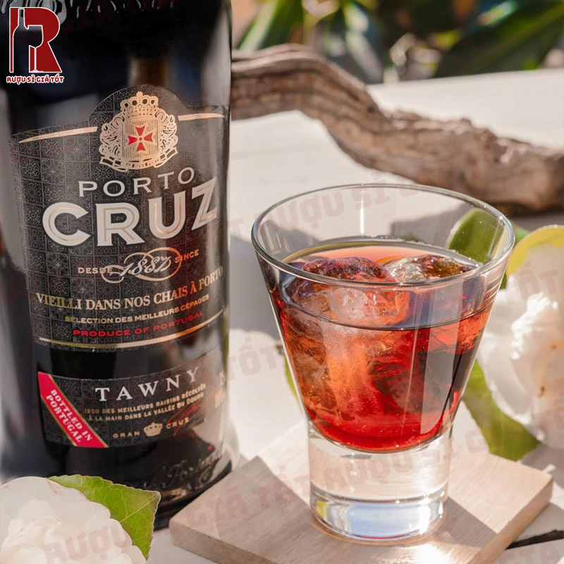 Quy trình sản xuất các chai Porto Cruz Tawny vô cùng tỉ mỉ