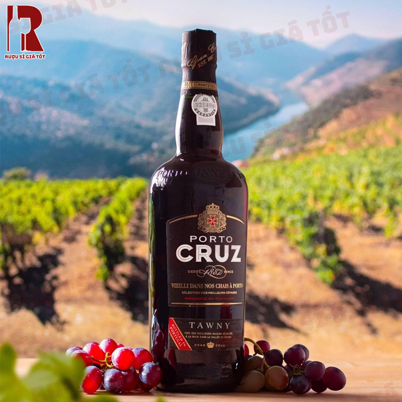Porto Cruz Tawny phù hợp với đa dạng các món ăn bởi vị ngọt dịu và các tầng mùi hương rõ ràng