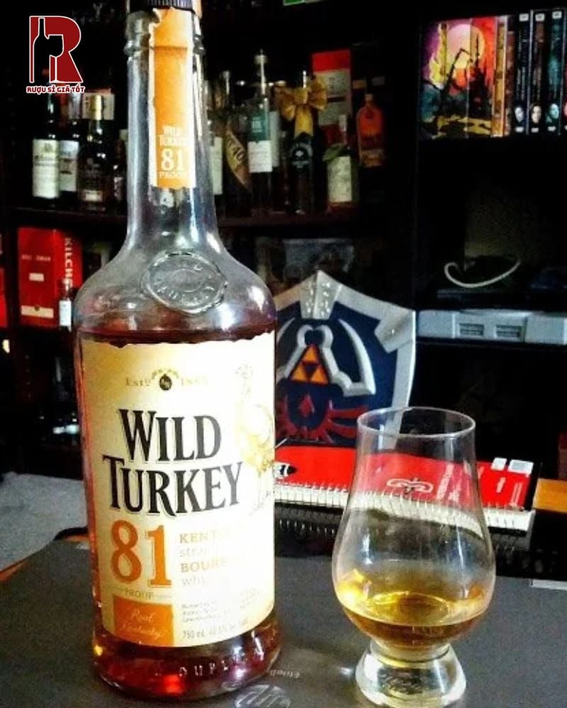 Vị rượu Wild Turkey 81 Proof mạnh mẽ, nồng cháy