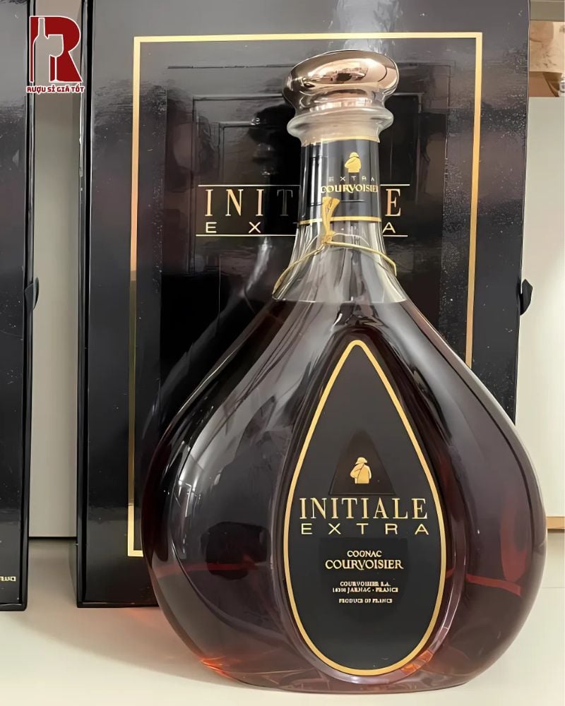 Courvoisier Extra Initiale mạnh mẽ, hoàn hảo cho các buổi tiệc sang trọng