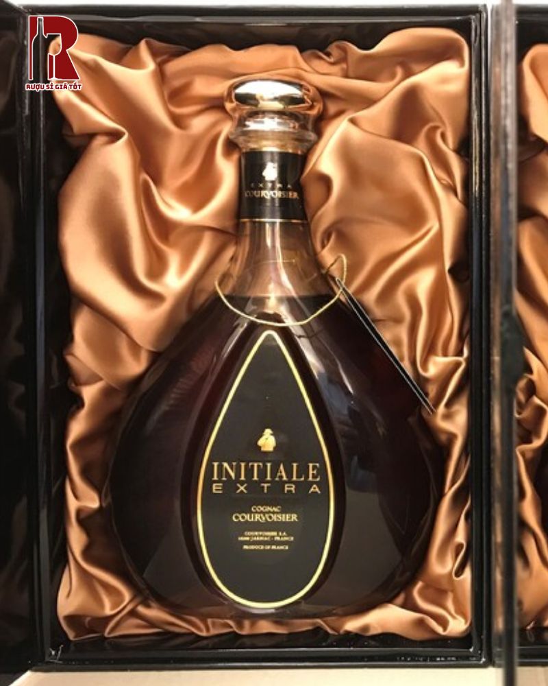 Courvoisier Extra Initiale thể hiện tâm huyết của các nhà làm rượu lừng danh từ Pháp