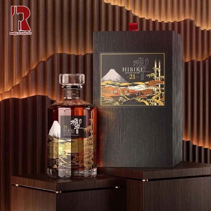 Chai whisky Hibiki 21 Limited đã đạt được nhiều giải thưởng danh giá trên thế giới, với vị rượu độc đáo và đậm đà