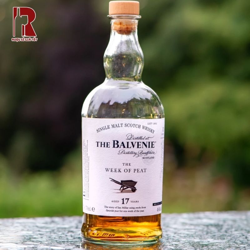 Balvenie 17 năm sẽ đem đến cho quý khách trải nghiệm rượu đậm đà cùng các tầng hương thơm phong phú