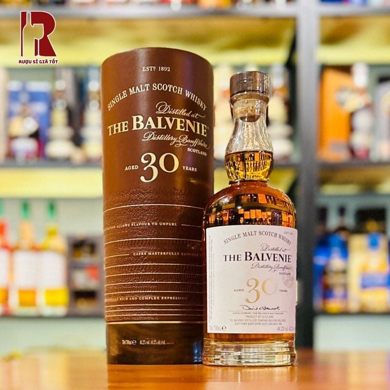 Rượu Balvenie 30 Years Old Rare Marriages được phối trộn từ nhiều loại whisky chất lượng cao khác nhau