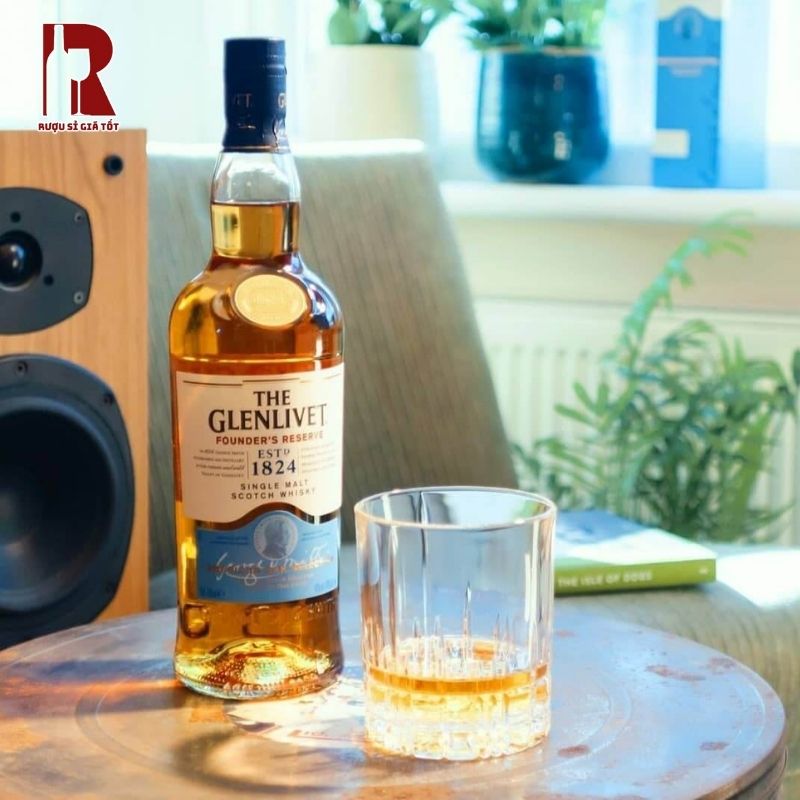 Glenlivet Founder's Reserve Cognac Casks sẽ là món quà lý tưởng cho nhiều dịp hội họp