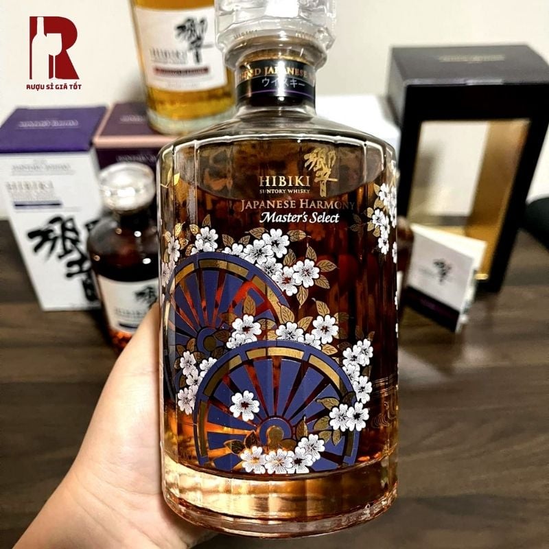 Rượu Hibiki Harmony Master's Select Limited mang theo đậm hương thơm từ lúa mạch và mạch nha