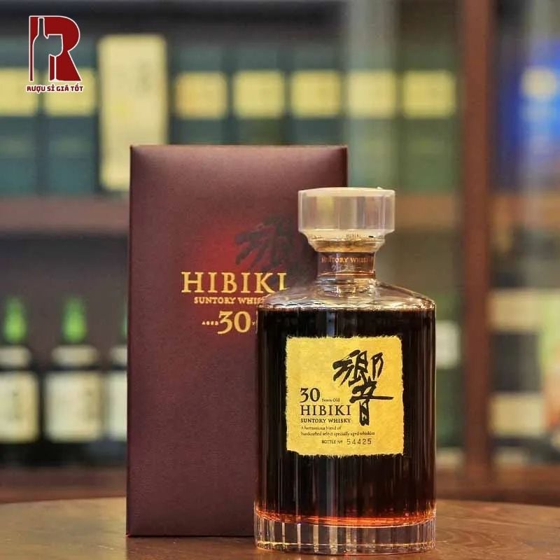 Hibiki 30 là chai rượu Blended Whisky có tuổi đời lâu năm nhất đến từ thương hiệu Hibiki, Nhật Bản