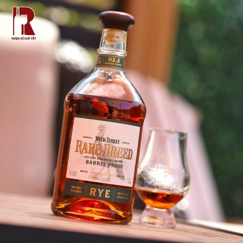 Vị rượu ấm áp và cay nồng của Wild Turkey Rye