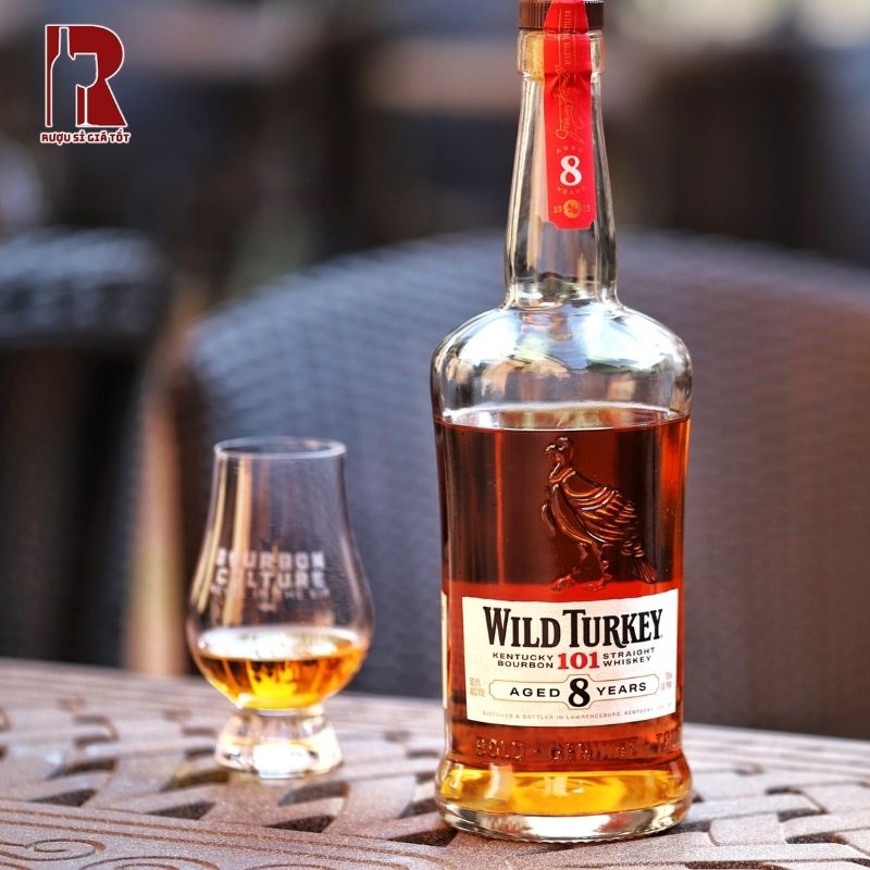Wild Turkey 8 Năm 101 cao cấp, đậm đường nét cổ điển