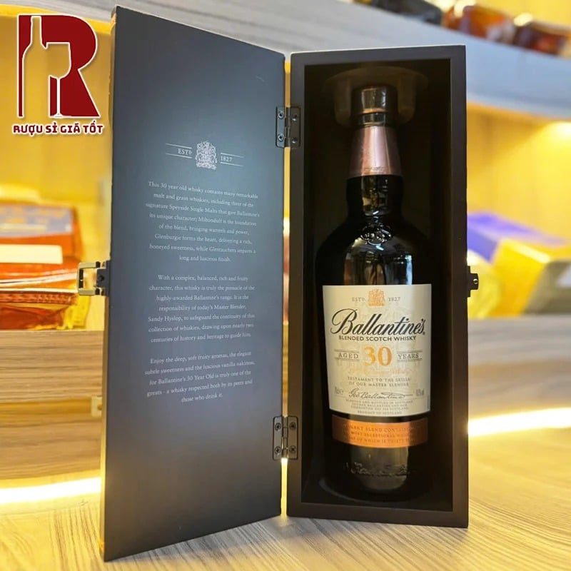 Rượu Ballantine's 30 năm nổi bật với hương vị sâu lắng, đậm đà và phong phú