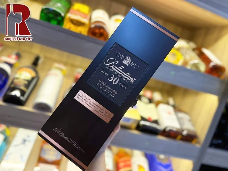 Rượu Ballantine's 30 năm hoàn hảo để làm quà tặng bởi thiết kế sang trọng, đẳng cấp