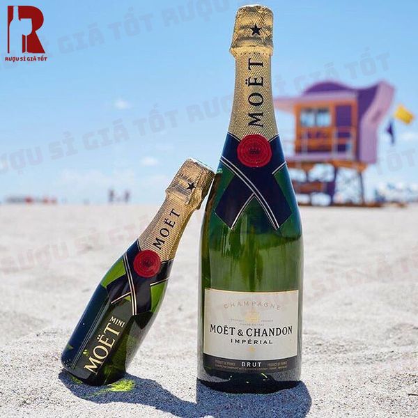 Rượu Champagne Moet Chandon khai tiệc