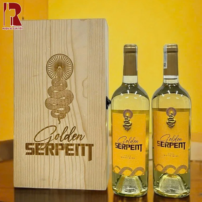Rượu Golden Serpent mang đến cảm giác sảng khoái và hương thơm thanh lịch của trái cây